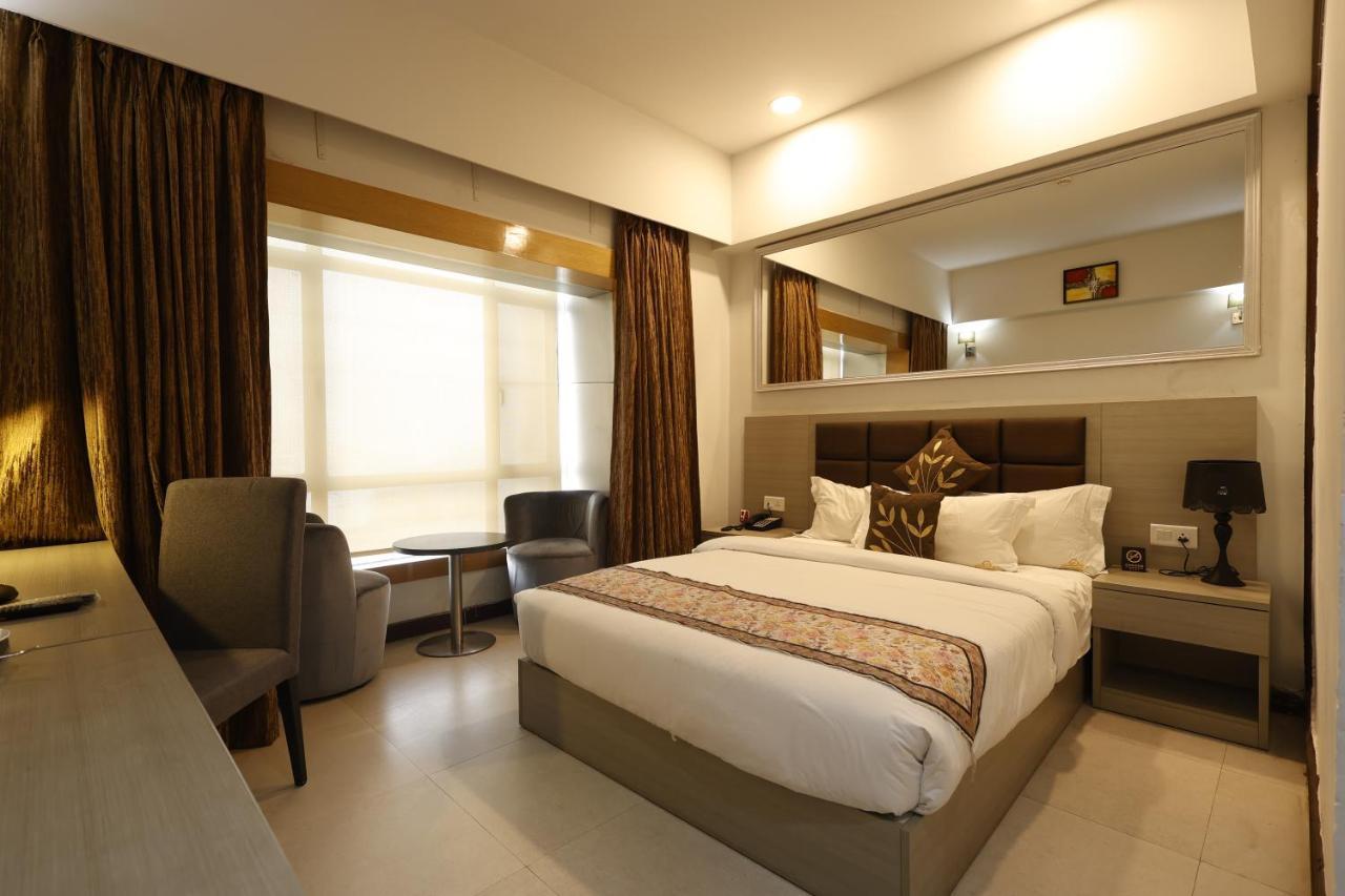 อริสโตแครต โฮเต็ล Hotel โกลกาตา ภายนอก รูปภาพ