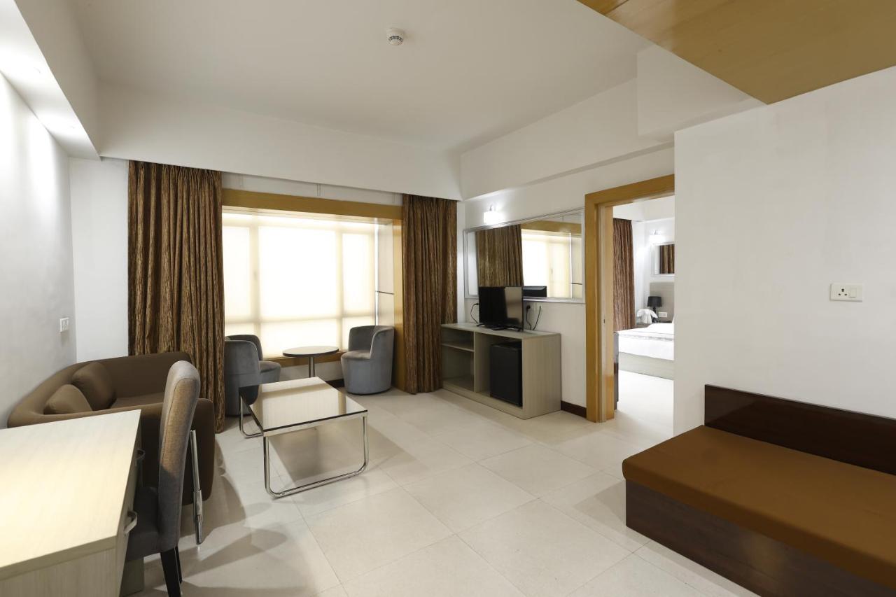 อริสโตแครต โฮเต็ล Hotel โกลกาตา ภายนอก รูปภาพ