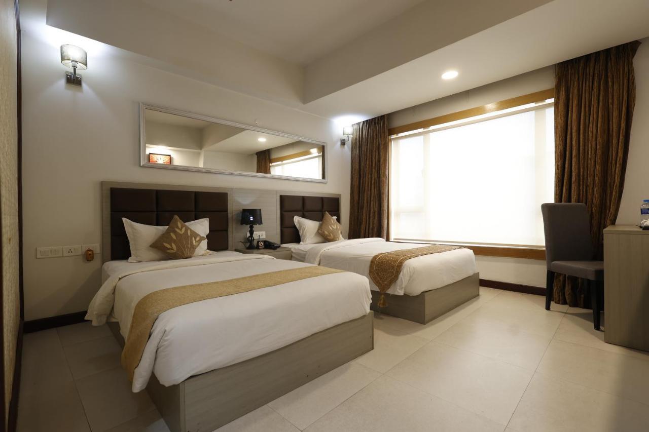 อริสโตแครต โฮเต็ล Hotel โกลกาตา ภายนอก รูปภาพ