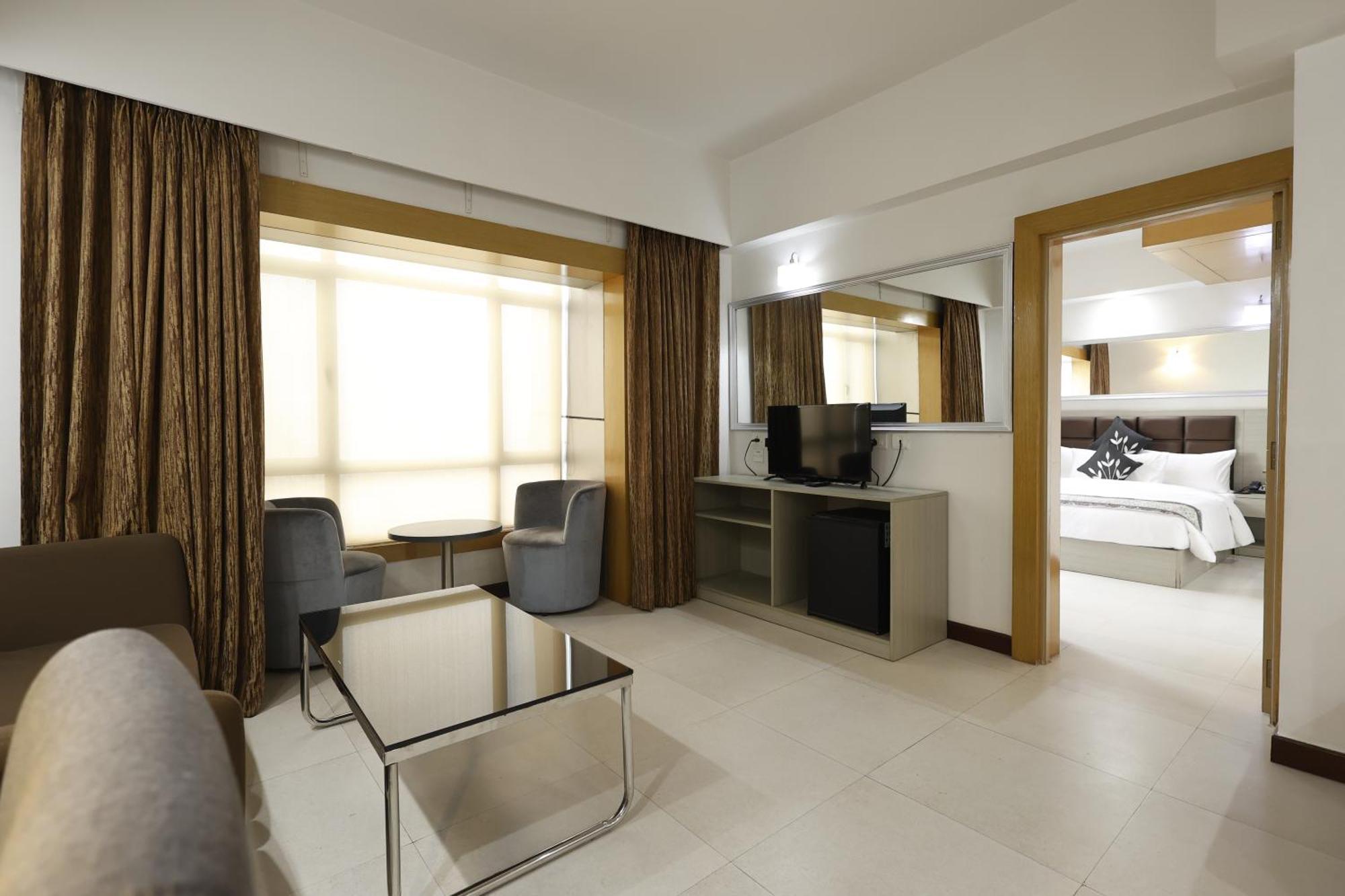 อริสโตแครต โฮเต็ล Hotel โกลกาตา ภายนอก รูปภาพ