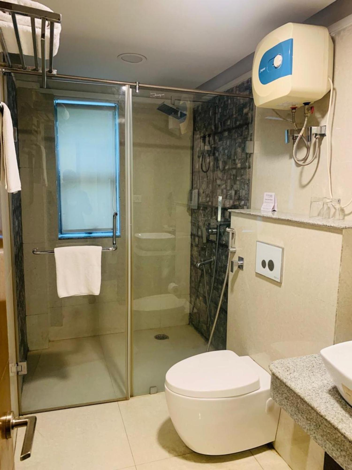 อริสโตแครต โฮเต็ล Hotel โกลกาตา ภายนอก รูปภาพ