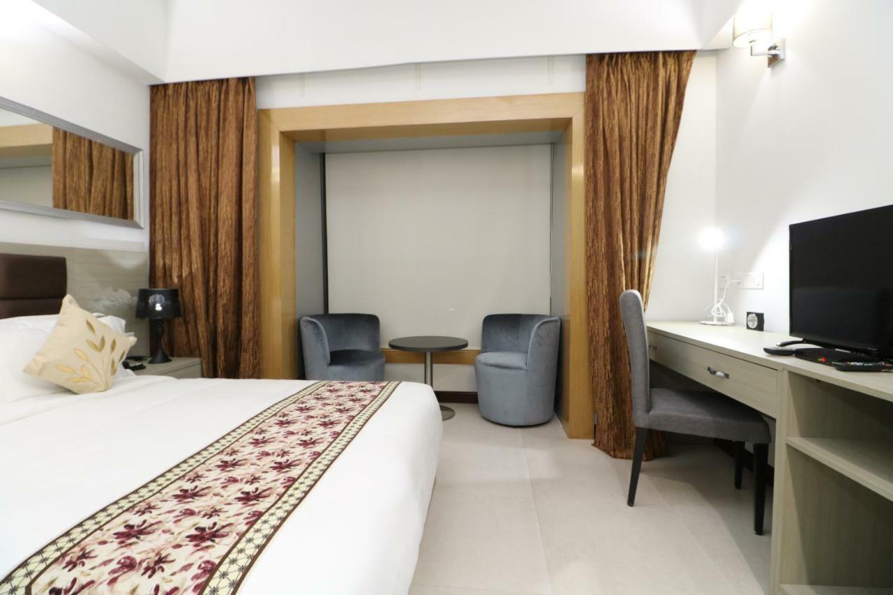 อริสโตแครต โฮเต็ล Hotel โกลกาตา ภายนอก รูปภาพ