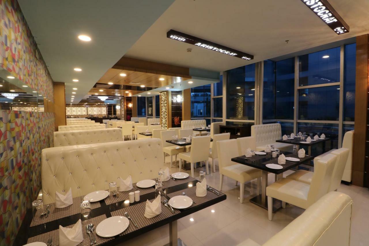 อริสโตแครต โฮเต็ล Hotel โกลกาตา ภายนอก รูปภาพ