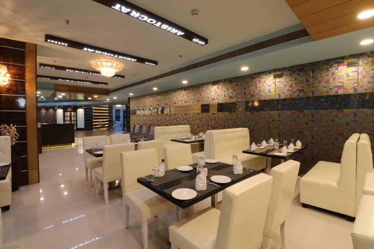 อริสโตแครต โฮเต็ล Hotel โกลกาตา ภายนอก รูปภาพ