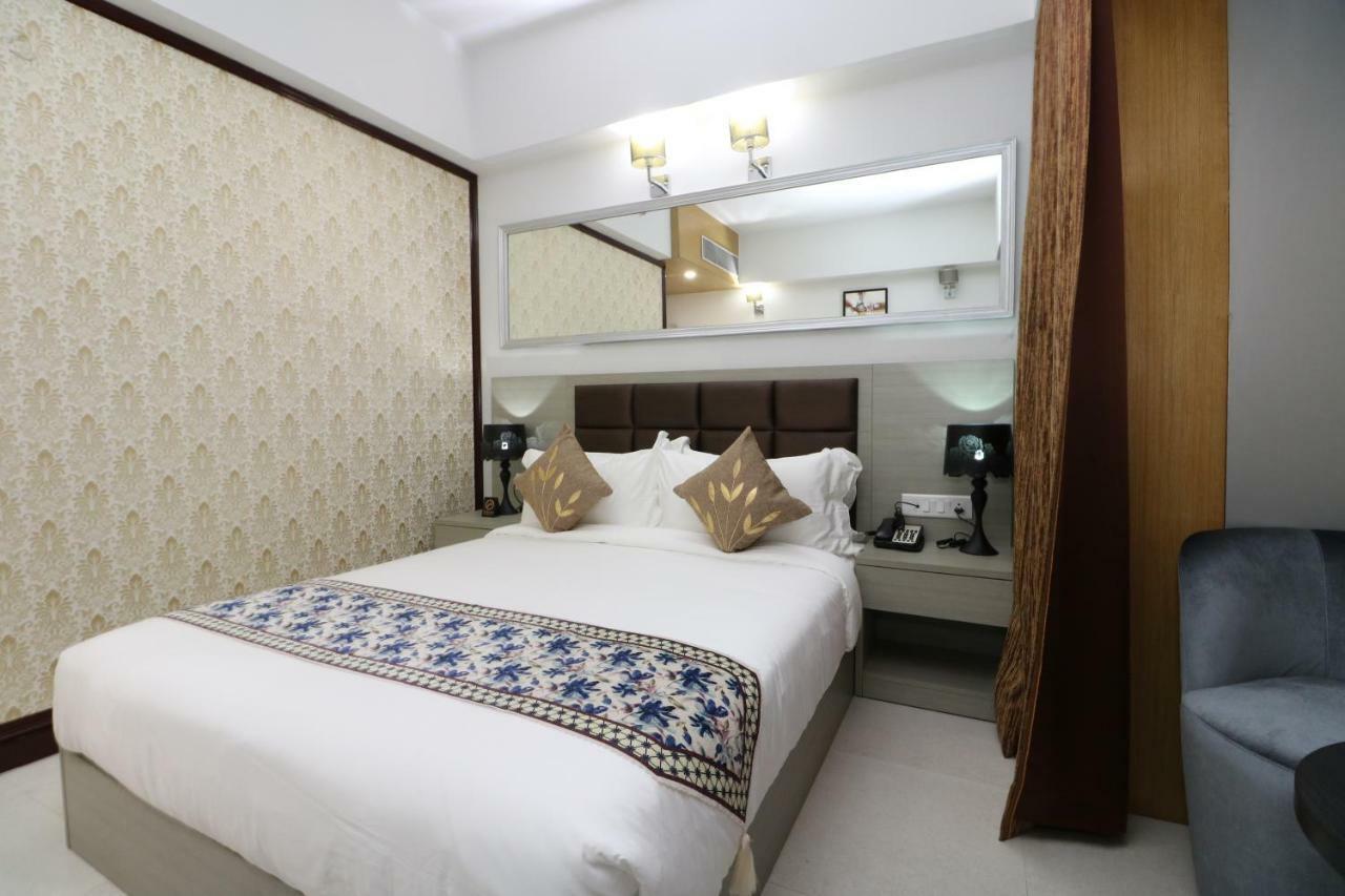 อริสโตแครต โฮเต็ล Hotel โกลกาตา ภายนอก รูปภาพ