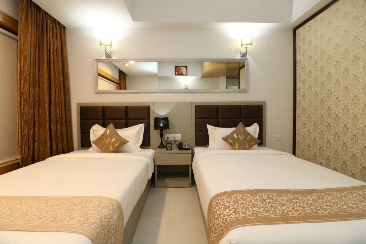 อริสโตแครต โฮเต็ล Hotel โกลกาตา ภายนอก รูปภาพ
