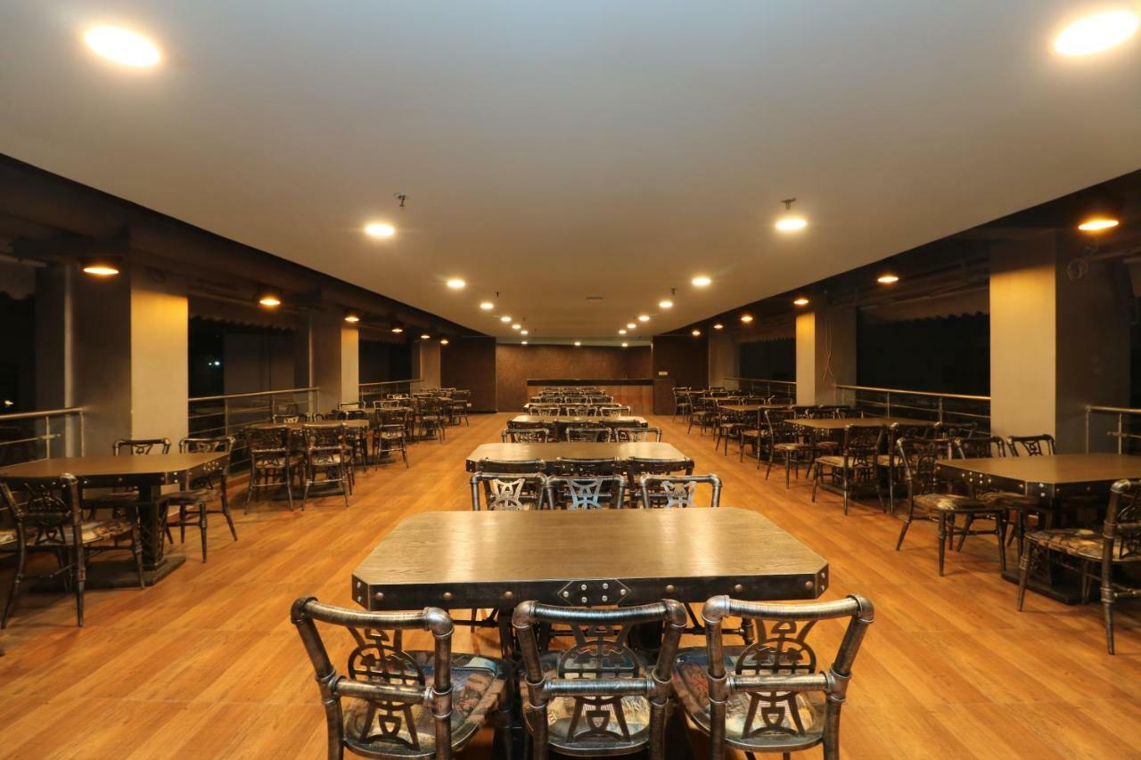 อริสโตแครต โฮเต็ล Hotel โกลกาตา ภายนอก รูปภาพ